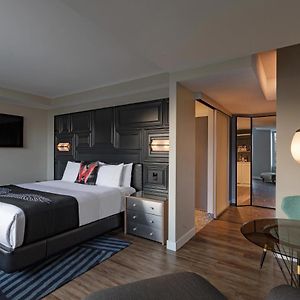 Wonderful King Room Roll Shower Mobility Hearing Accessible